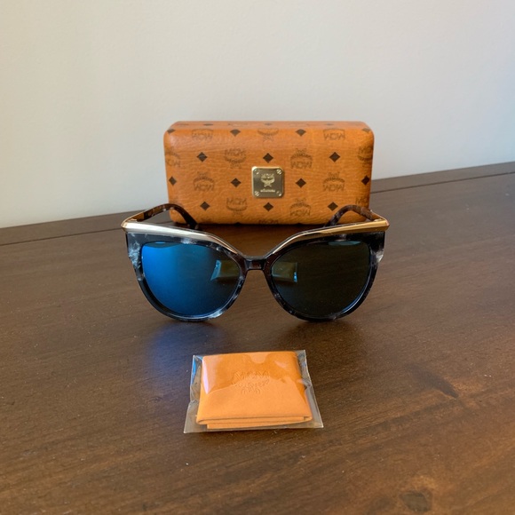 MCM Accessories - 🔥just in🔥Chic MCM Sunglasses